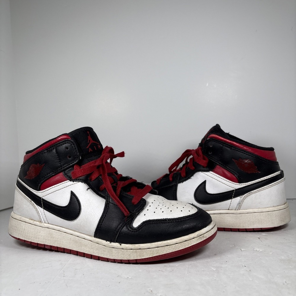 Size 6.5Y Nike Air Jordan 1 Mid Gym Red Black Toe GS Sneakers DQ8423-106